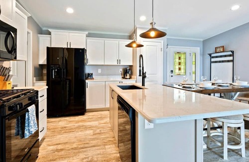 Brussels Cottage | Lakefront Paradise: Hot Tub, Kayaks & Family Fun in Wisconsin