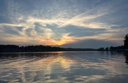 Harrison Cottage | Lakefront, Private Beach on stunning Budd Lake, Kayaks, Fire Pit & sunrises!