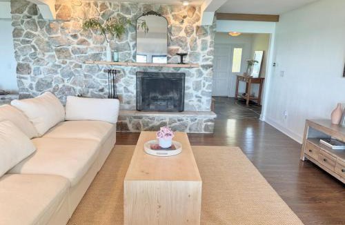 Mequon Villa | Lakehouse Estate with endless views of Lake Michigan