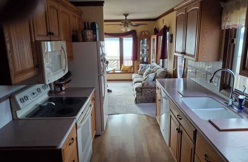 Trufant House | Lakehouse on Muskellunge Lake with PANORAMIC and STUNNING views.