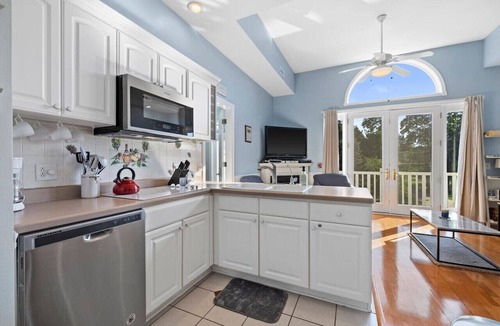 Lake Geneva Apartment | `Lakeloft` Adoring Flat