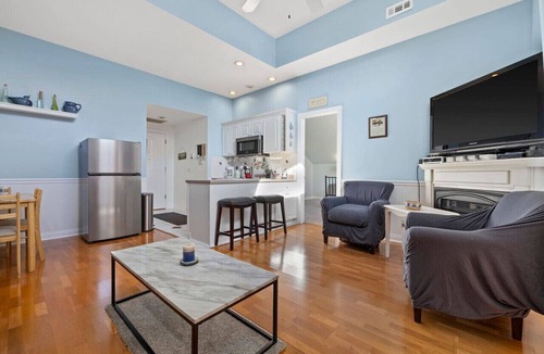 Lake Geneva Apartment | `Lakeloft` Adoring Flat
