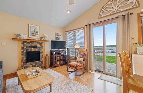 Baileys Harbor Cabin | Lakeside Cabin Sunset Shores Kangaroo Lake