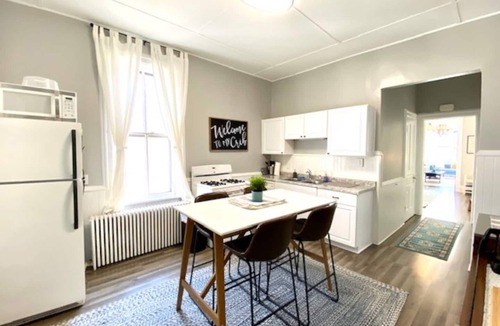 Lakeview Apartment | Lakeview Hideaway: an easy, comfortable 3BR base in Lakeview, steps from Wrigley and the lake.