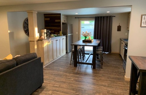 Green Bay House | Lambeau Field View! 3 King Beds & Game Day Ready Party Garage!