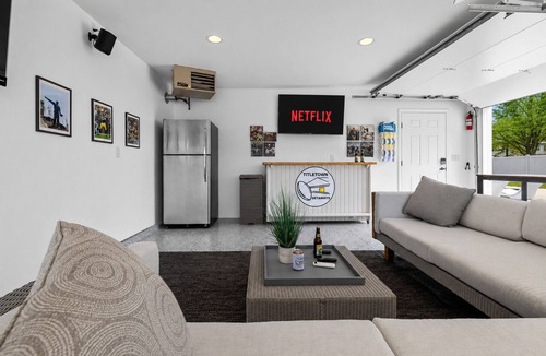 Green Bay House | Lambeau View 🏈 | Pool · Spa 💦 | Rooftop · Fire Table 🔥 | Entertainment Room 🎉