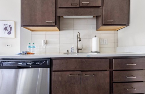 Milwaukee Apartment | Landing | Amazing 1BD, Gym, Courtyard
