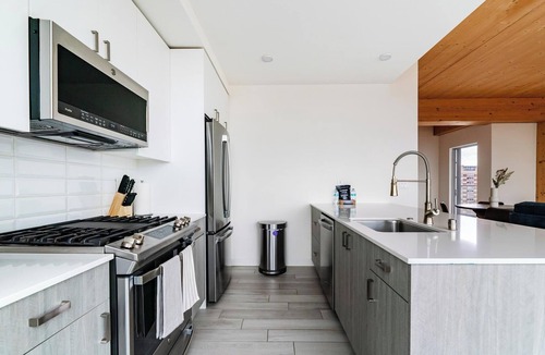 East Town Apartment | Landing | Amazing 3BD, Game Room, Pool