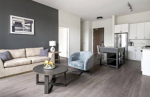 Logan Square Apartment | Landing at Logan Apartments - Studio in Logan Square