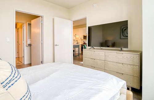 Logan Square Apartment | Landing at Logan Apartments - 1 Bedroom in Logan Square
