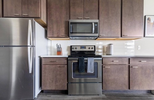 Milwaukee Apartment | Landing | Chic 1BD, Courtyard, Gym
