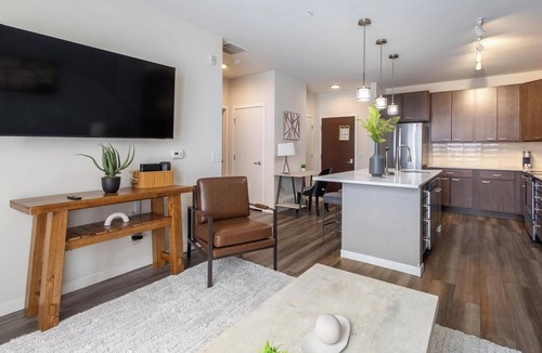 Milwaukee Apartment | Landing | Chic 1BD, Gym, Clubhouse