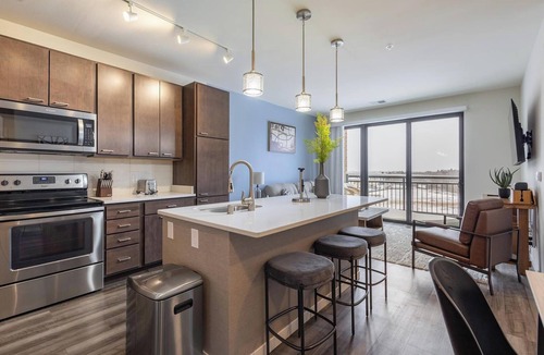 Milwaukee Apartment | Landing | Chic 1BD, Gym, Clubhouse