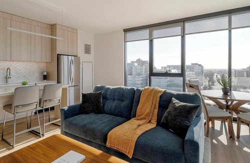 Illinois Medical District Apartment | Landing | Chic 1BD, Yoga Studio, Pool