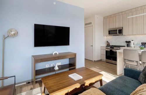 Illinois Medical District Apartment | Landing | Chic 1BD, Yoga Studio, Pool