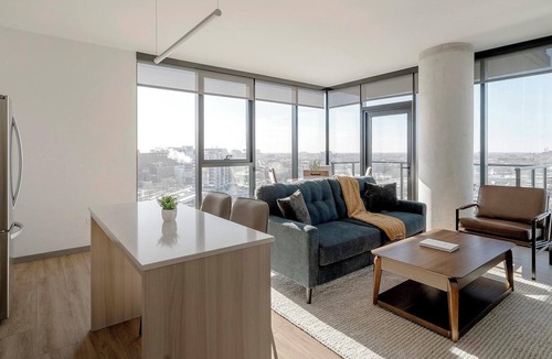 Illinois Medical District Apartment | Landing | Chic 1BD, Yoga Studio, Pool