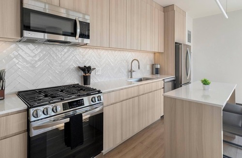 Illinois Medical District Apartment | Landing | Chic 1BD, Yoga Studio, Pool