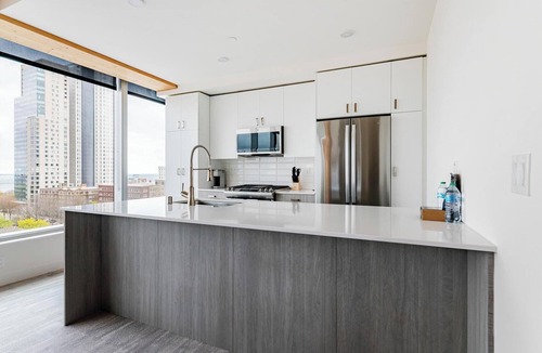 East Town Apartment | Landing | Chic 3BD, Gym, Game Room