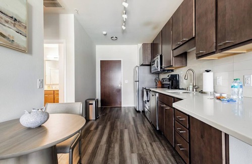 Milwaukee Apartment | Landing | Incredible 1BD, Gym, Courtyard