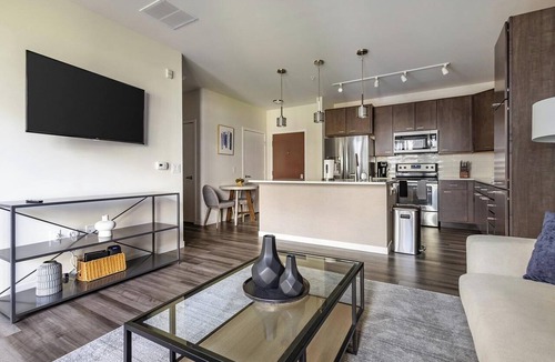 Milwaukee Apartment | Landing | Modern 1BD, Courtyard, Clubhouse