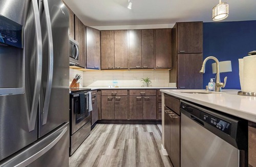 Milwaukee Apartment | Landing | Modern 1BD, Courtyard, Clubhouse