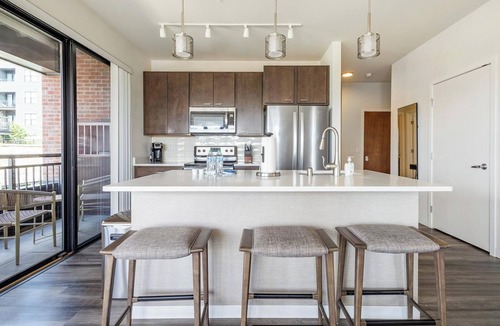 Milwaukee Apartment | Landing | Spectacular 2BD, Clubhouse, Gym
