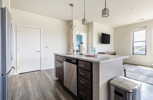 Milwaukee Apartment | Landing | Spectacular 2BD, Clubhouse, Gym
