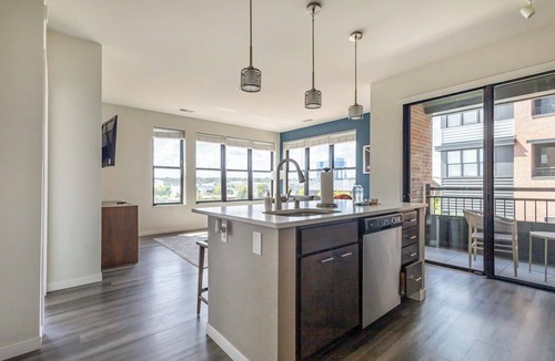 Milwaukee Apartment | Landing | Spectacular 2BD, Clubhouse, Gym