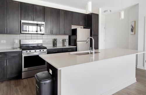 Schaumburg Apartment | Landing | Stunning 1BD, Pool, Gym