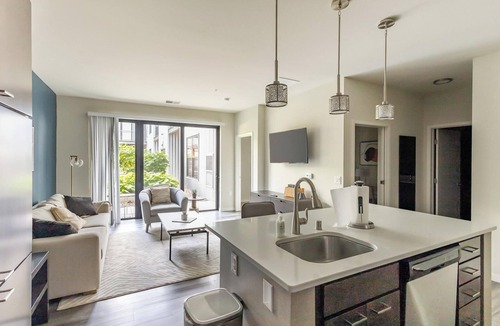 Milwaukee Apartment | Landing | Stylish 1BD, Clubhouse, Gym