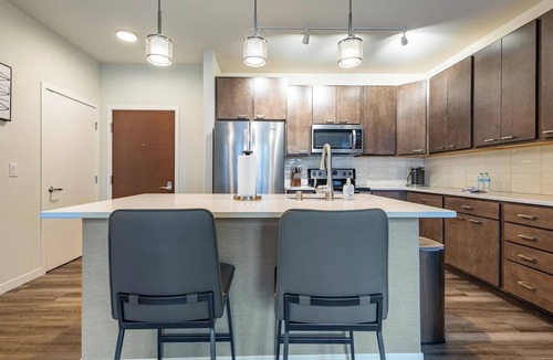 Milwaukee Apartment | Landing | Stylish 1BD, Clubhouse, Gym