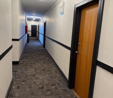 Edgewater Beach Apartment | Large 2 Room Studio - Great Transportation