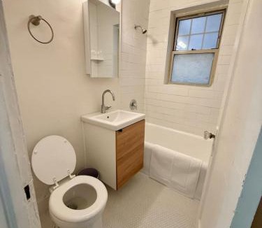 Edgewater Beach Apartment | Large 2 Room Studio - Great Transportation