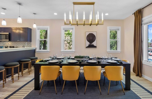 Marquette House | Large 5 bdr near DT, perfect for groups and families! Games, bar, free parking!