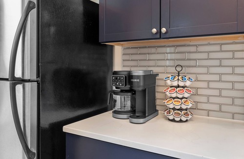 Marquette House | Large 5 bdr near DT, perfect for groups and families! Games, bar, free parking!