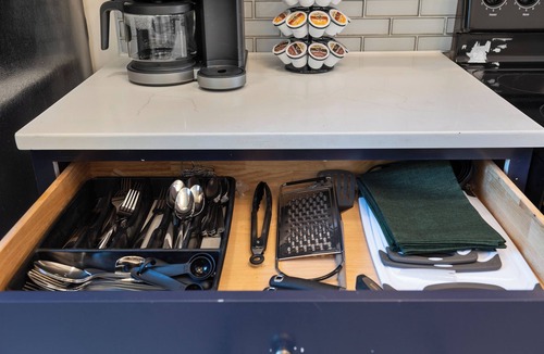 Marquette House | Large 5 bdr near DT, perfect for groups and families! Games, bar, free parking!
