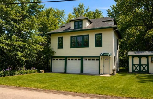 McHenry House | Large Lakefront Retreat on Pistakee Lake - 6BR/3.5BA