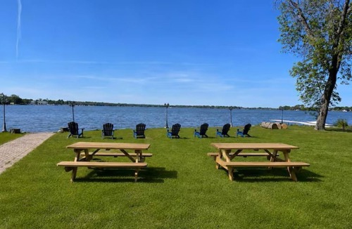 McHenry House | Large Lakefront Retreat on Pistakee Lake - 6BR/3.5BA