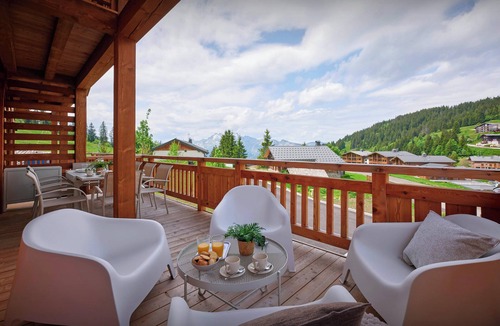 Manigod Ski Chalet | Le 1467 - Comfortable ski-in ski-out property up to 8 guests - OVO Network