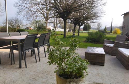 Bersac-sur-Rivalier Bed & Breakfast | Les Jardins D'hélène