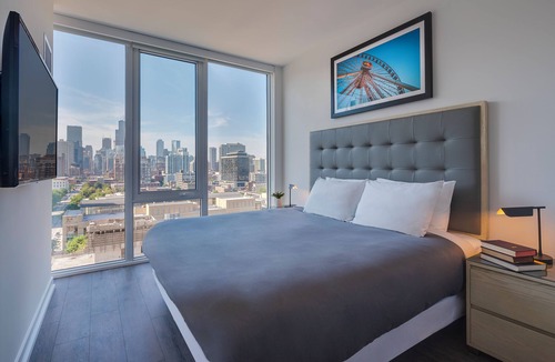 Near North Side Hotel | Level - Old Town Luxury Two Bedroom and Two Bath Suite
