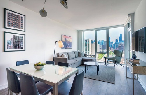 Near North Side Hotel | Level - Old Town One Bedroom Suite with Spacious Kitchen