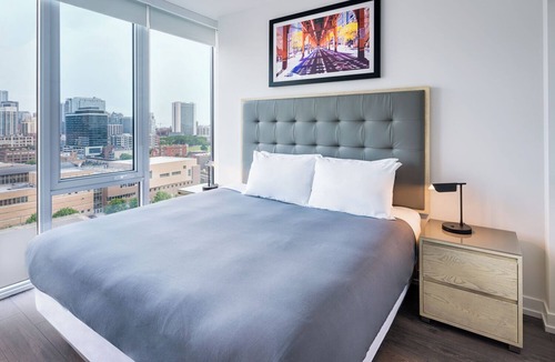 Near North Side Hotel | Level - Old Town One Bedroom Suite with Spacious Kitchen