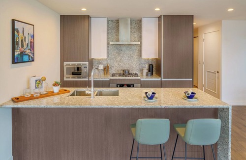 Near North Side Hotel | Level - Old Town One Bedroom Suite with Spacious Kitchen
