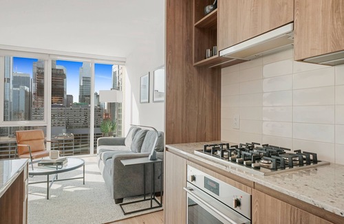 Downtown Chicago Hotel | Level River North - Executive One Bedroom Suite with Office