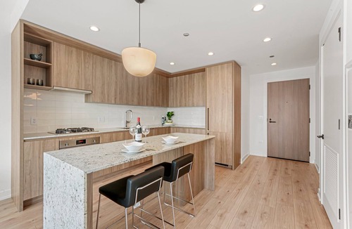 Downtown Chicago Hotel | Level River North - Executive One Bedroom Suite with Office