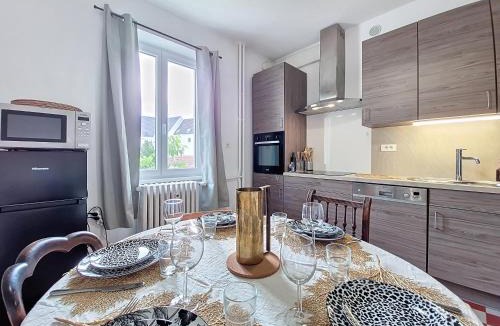 Neudorf Ouest Apartment | Little Strasbourgeoise - VENTILATEURS PLAFONDS - Proche Hypercentre - Tram - Charme et Confort