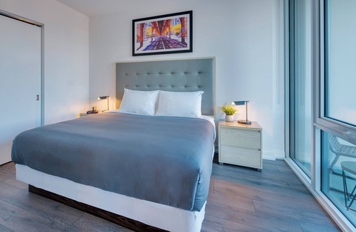 Near North Side Hotel | Live the Suite Life: Historic Old Town Chicago Stays with Modern Luxury & Style