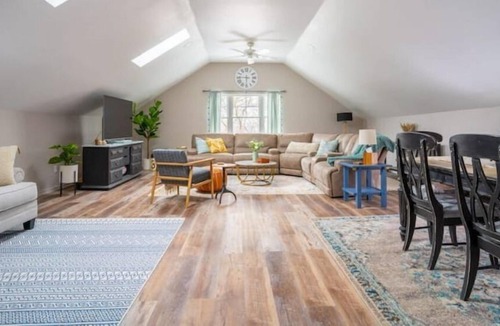 Whitehall Apartment | Loft Apartment in Downtown Whitehall