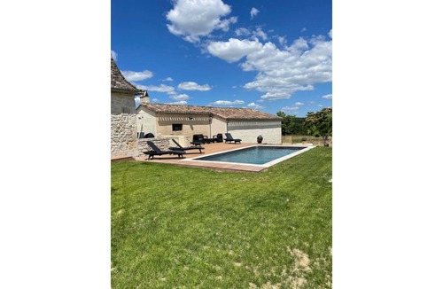 Saint-Meard-de-Gurcon House | Longère en Pierres Avec Piscine Privative Chauffée